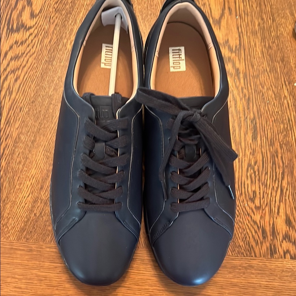 FitFlop New never worn, women’s leather Navy Rally sneaker. Size 10